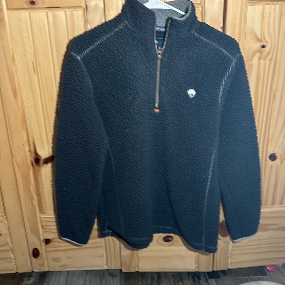 Black sweatshirt